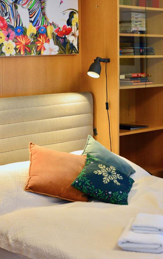 Charming With Balcony In Hip & Trendy Margareten Виена Екстериор снимка