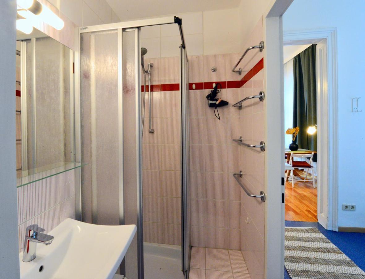 Charming With Balcony In Hip & Trendy Margareten Виена Екстериор снимка