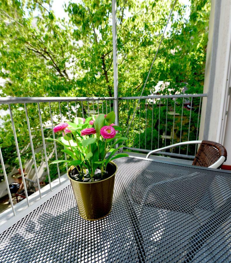 Charming With Balcony In Hip & Trendy Margareten Виена Екстериор снимка