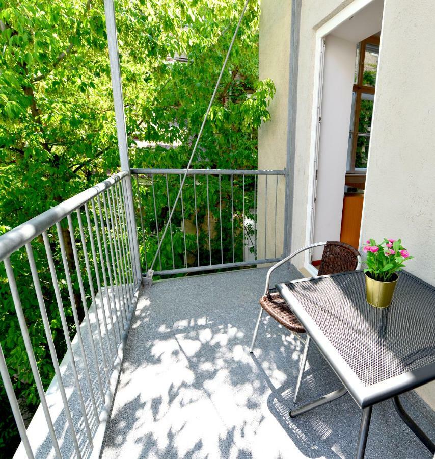 Charming With Balcony In Hip & Trendy Margareten Виена Екстериор снимка